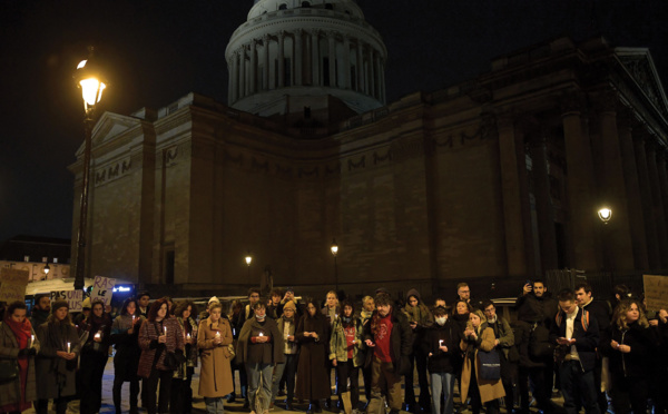 Féminicides: rassemblement silencieux à Paris en mémoire des 100e et 101e victimes