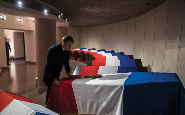 L'Elysée est revenu au bleu marine du drapeau tricolore