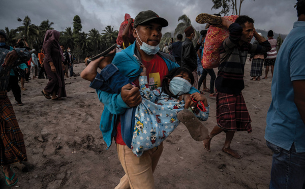 Indonésie: 34 morts dans l'éruption du volcan Semeru, le président sur place