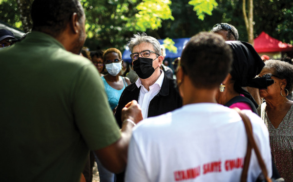 En Guadeloupe, Mélenchon salue ceux "qui ne se laissent pas mater"