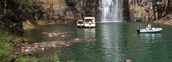 Brésil: au moins 10 morts après une chute de rochers dans un lac touristique