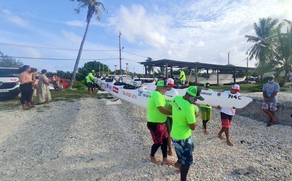 Va'a tau'ati : De Rangiroa à Mataiva à la force des bras