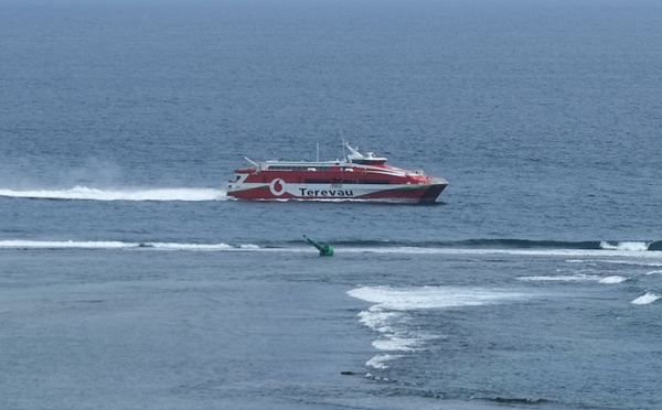 ​Une des balises d'entrée du Port de Papeete s'est décrochée