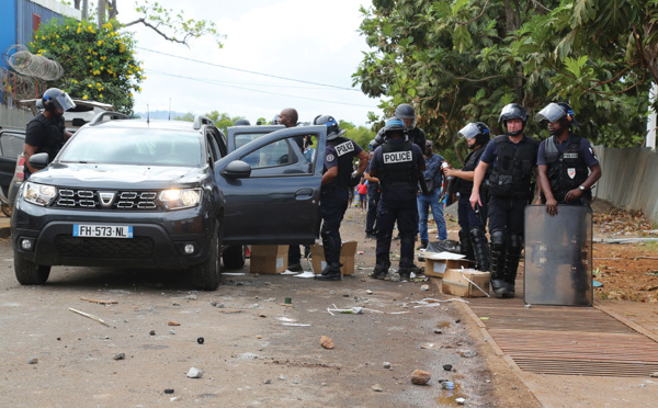 Mayotte: un mineur écroué après un meurtre au coupe-coupe