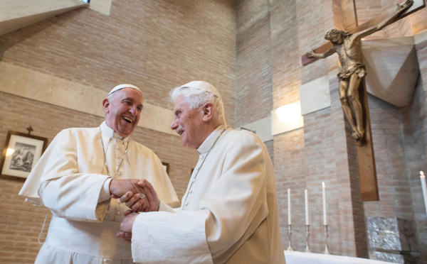 Pédocriminalité: Benoît XVI demande "pardon" aux victimes mais assure n'avoir jamais couvert de prêtres