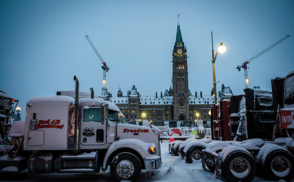 Blocage d'Ottawa: la police lance son intervention contre les manifestants anti-mesures sanitaires