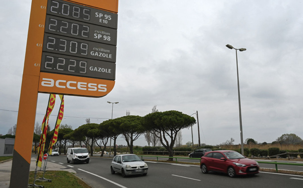 Le gouvernement financera une remise de 15 centimes par litre de carburant