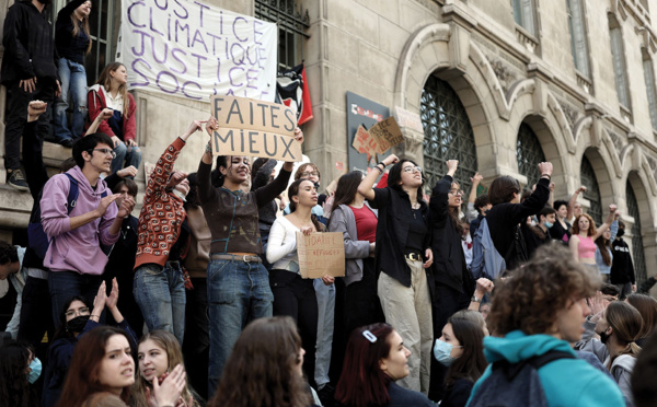 Blocage de lycées à Paris avant le second tour de la présidentielle