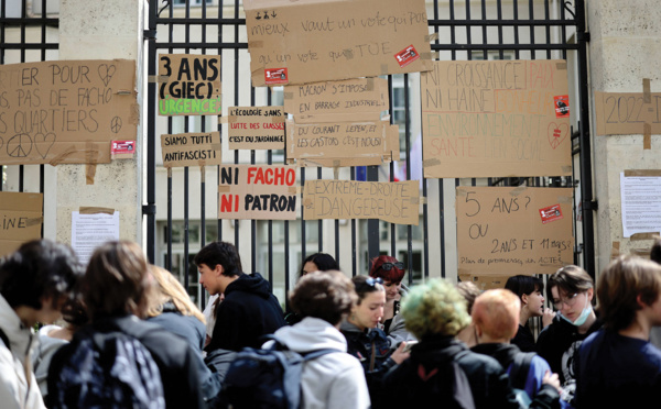 Nouveau blocage de lycées à Paris avant le second tour de la présidentielle