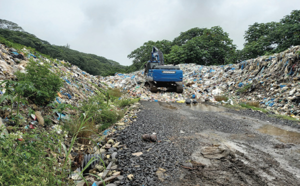 La gestion des déchets, un "désastre écologique" à Hava'i