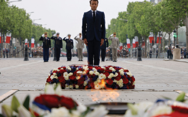 Emmanuel Macron commémore la Victoire du 8 mai 1945 dans un contexte particulier