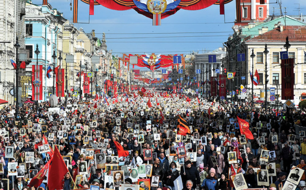 En Ukraine l'armée russe défend "la patrie", affirme Poutine en célébrant 1945