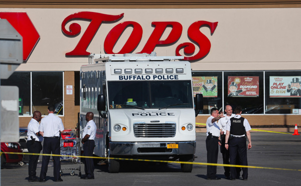 Onde de choc aux Etats-Unis après la tuerie raciste de Buffalo et un week-end de violences