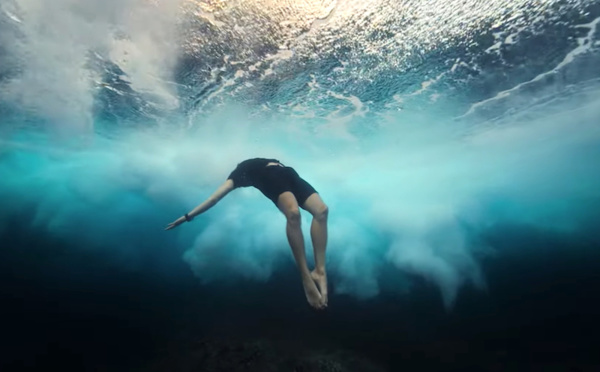 Teahupo'o, sous la vague