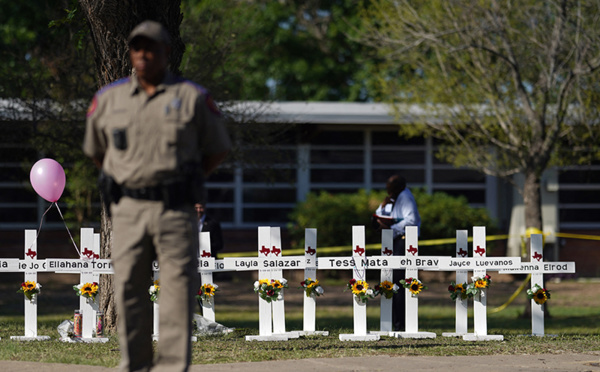 Après la tuerie au Texas, la police sous le feu des critiques