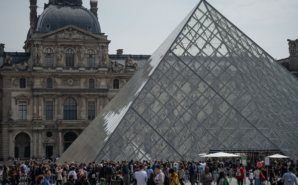 Un ancien président du Louvre soupçonné d'être impliqué dans un vaste trafic d'antiquités
