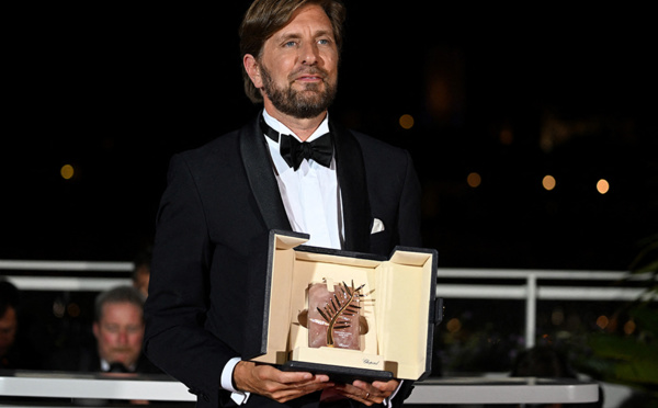​Cannes : Ruben Östlund rafle une 2e Palme d'or pour son hilarant "Sans filtre"