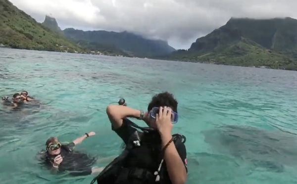 156 collègiens de Moorea se jettent à l'eau