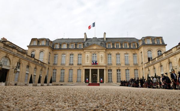 Macron invite les groupes politiques à "bâtir des compromis"
