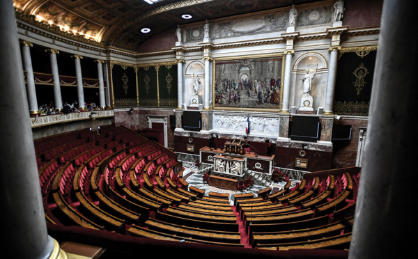 L'opposition renvoie la balle à Macron et veut redonner tout son poids au parlement