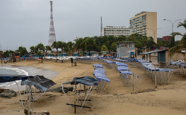 Ouragan: le Venezuela interdit la sortie de bateaux, restreint des vols