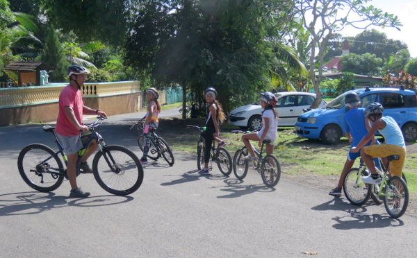 Moorea : se déplacer à vélo, ça s'apprend