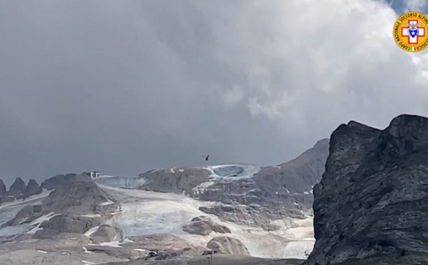 Un glacier s'effondre dans les Alpes italiennes: au moins 5 morts