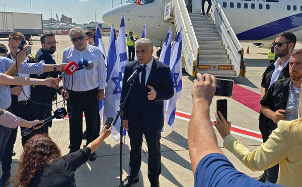 A peine à la tête d'Israël, Lapid se rend à Paris pour discuter Liban et Iran