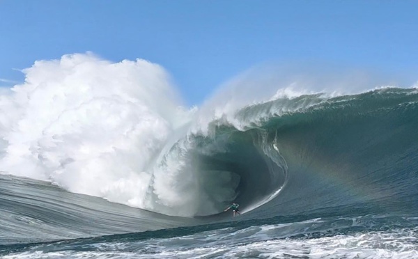 Les “chargers” surfent un Teahupo'o monstrueux