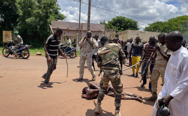 Mali: au moins 15 soldats et trois civils tués dans trois attaques coordonnées
