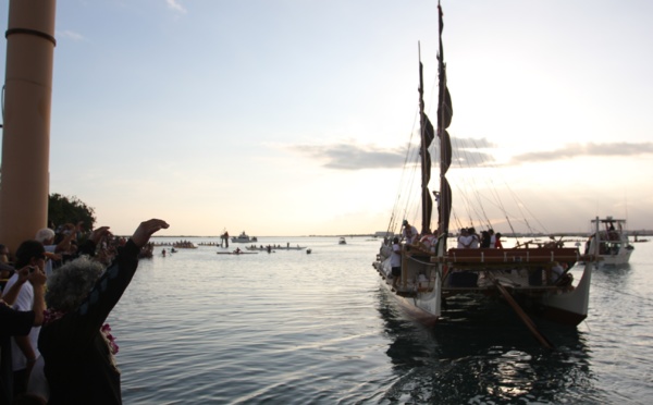 Hokule’a:  départ pour un voyage autour du monde