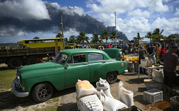 Cuba : au moins un mort dans le gigantesque incendie d'un dépôt pétrolier