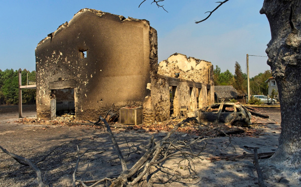 "On se croirait en Californie", en Gironde, les pompiers face à un feu "jamais vu"