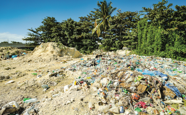 ​Grand ménage à Rangiroa