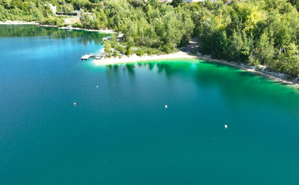 Au Lac des Ciments, barbelés et patrouilles pour sécuriser des eaux turquoises mortelles