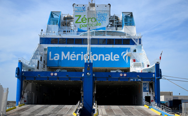 Un ferry "zéro particule", "totalement novateur" contre la pollution, dévoilé à Marseille