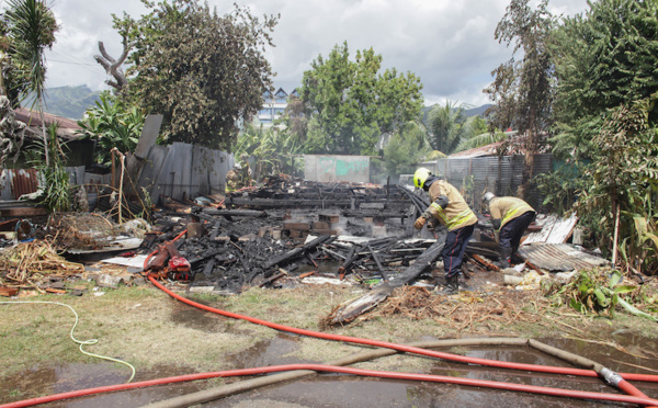 ​Un fare part en fumée à Papeete