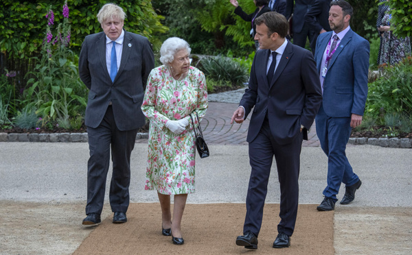 Macron salue Elizabeth II, "la reine qui aimait la France"