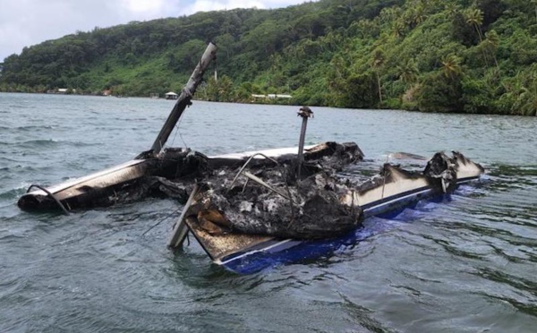 ​Un voilier part en fumée à Raiatea