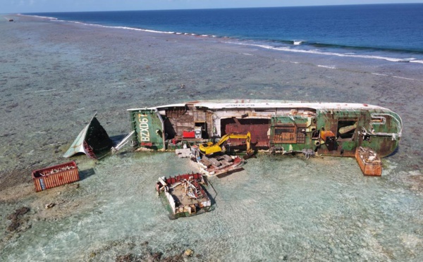 L'atoll de Arutua débarrassé de ses épaves