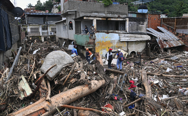 Glissement de terrain au Venezuela: les secours à la recherche des 52 disparus