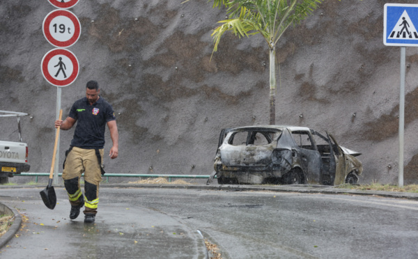 Une voiture prend feu à l'embranchement de Saint-Hilaire