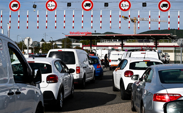 Carburants: Borne annonce la réquisition des personnels pour débloquer les dépôts Esso-Exxonmobil