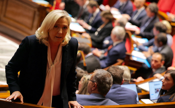 Marine Le Pen dénonce un "manque de vision" du gouvernement pour l'Outre-mer