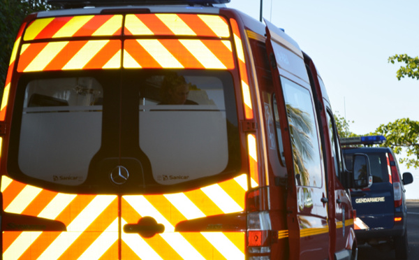 Une voiture percute une moto : deux blessés graves