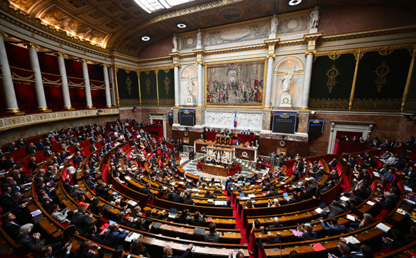 Budget: Elisabeth Borne face aux motions de censure, le RN joint ses voix à la Nupes