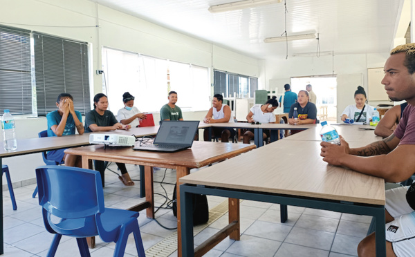 Les futurs greffeurs locaux formés à Rangiroa