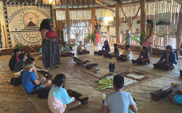 Ta’upiti Arioi i Huahine : les échanges qui forment la jeunesse