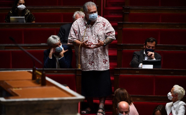 ​L'Assemblée nationale interdit le short mais autorise le lavalava