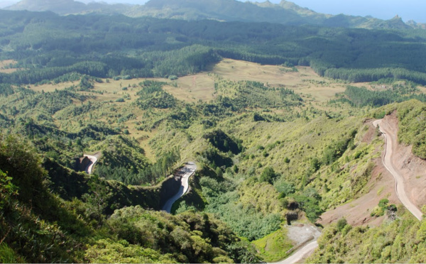 Route "Terre déserte" à Nuku Hiva : une histoire sinueuse